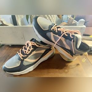 NEW Sz 7.5 Fabletics Tennis Shoes